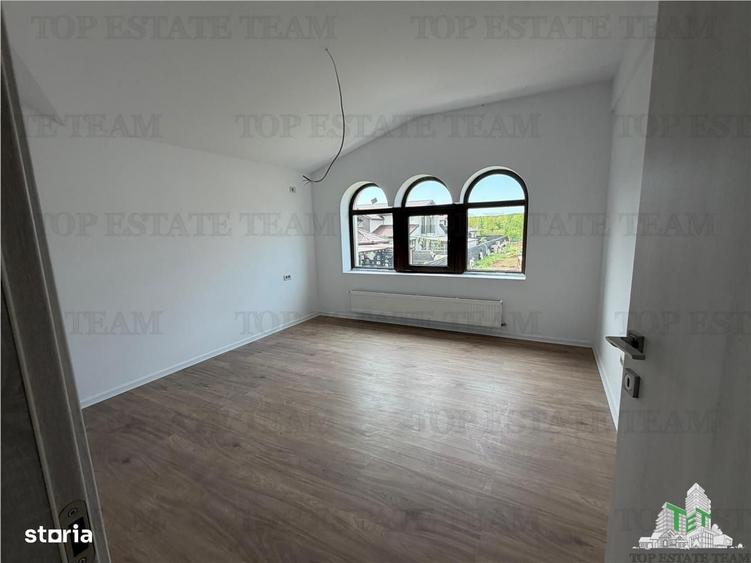 Casă cu 4 camere în Ostratu