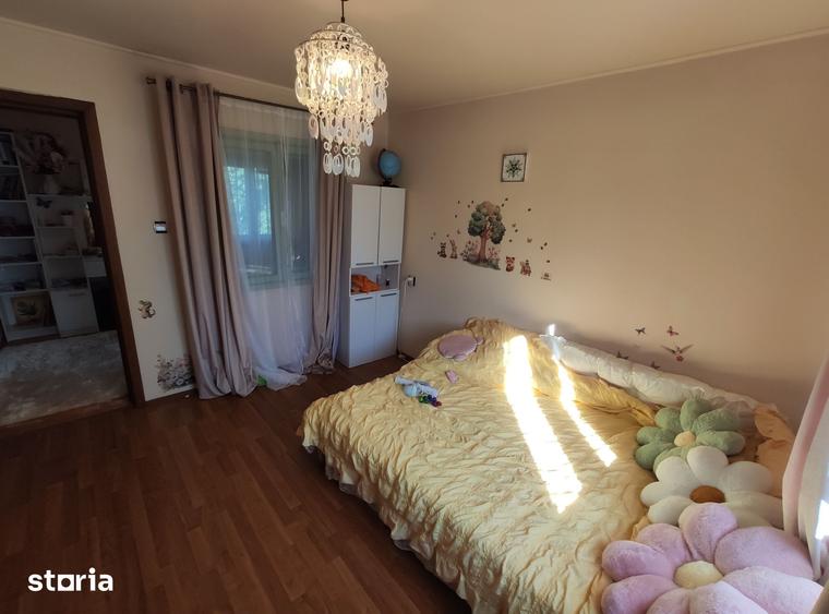 Casă cu 5 camere cu Teren 3450 Mp în Nuci