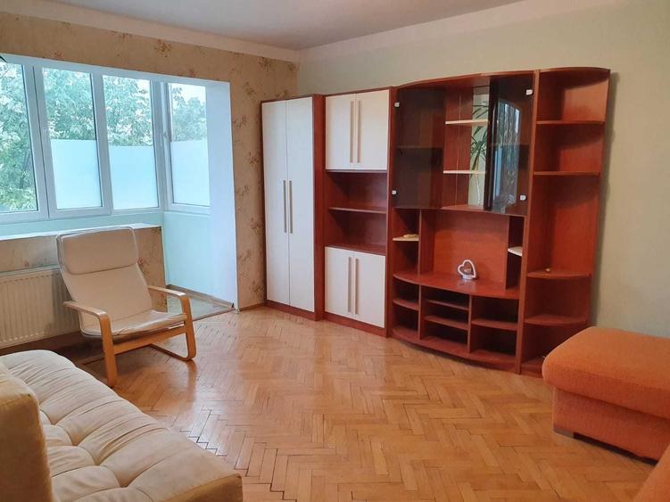 Garsonieră decomandată în Podgoria