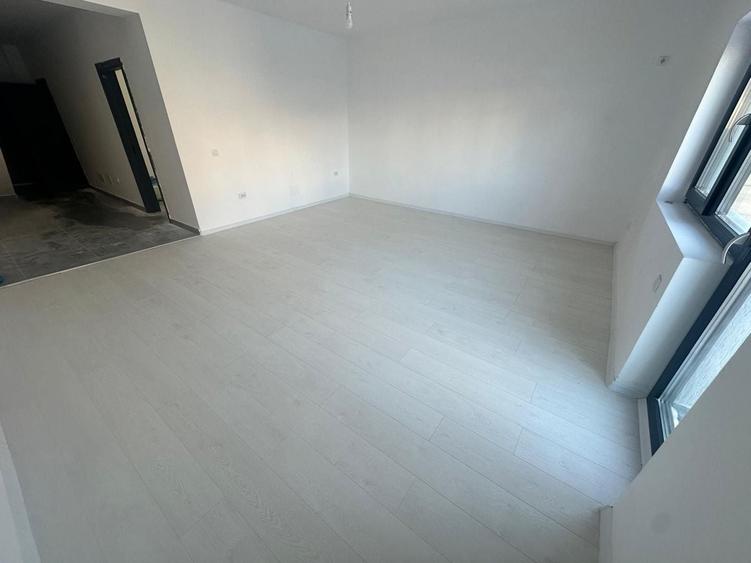 Duplex cu 4 camere cu Canalizare în Central