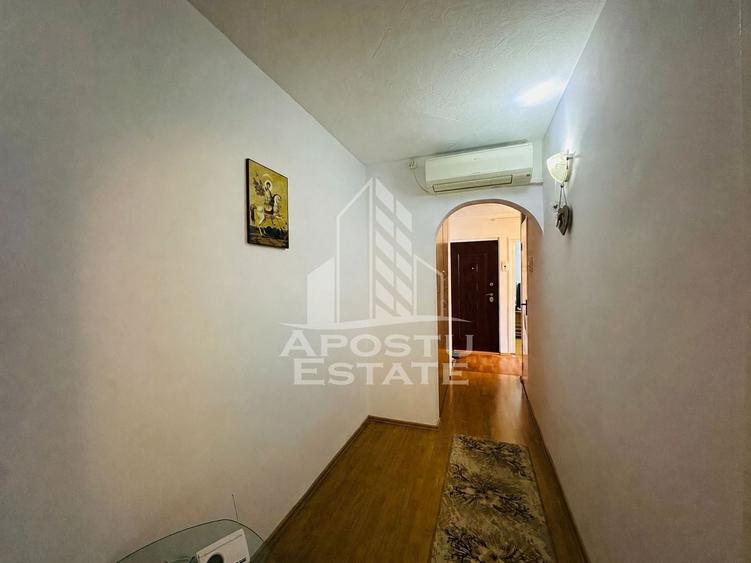 Apartament cu 3 camere decomandat, mobilat în Micălaca