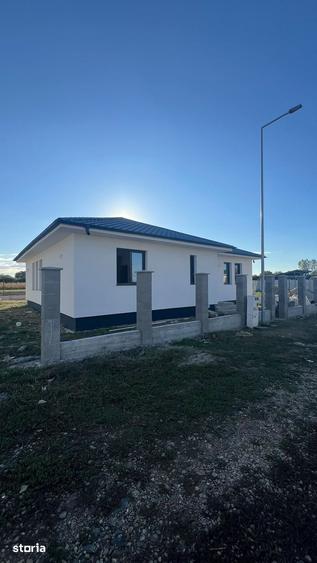 Casă cu 4 camere cu Teren 1500 Mp în Central
