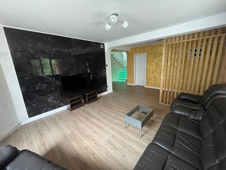 Casă individuală cu 6 camere cu Teren 3600 Mp în Frumușani