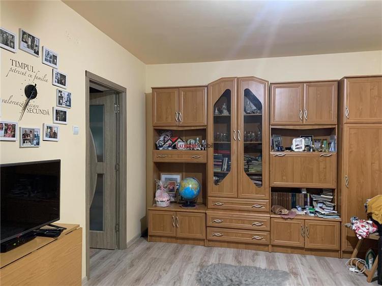 Apartament cu 2 camere semidecomandat, mobilat în Nord-Est