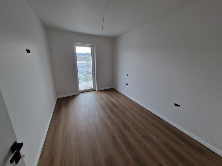 Apartament cu 2 camere semidecomandat în Dâmbul Rotund