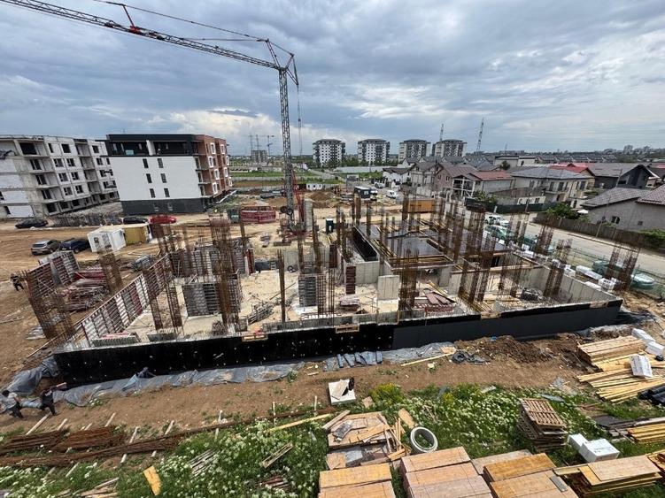 Apartament cu 3 camere decomandat în Dobroești