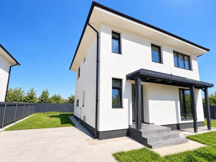 Casă cu 4 camere în Uiasca