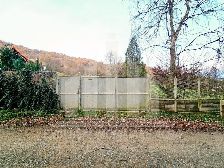 Teren Construcții intravilan de 2900 mp, în Vest