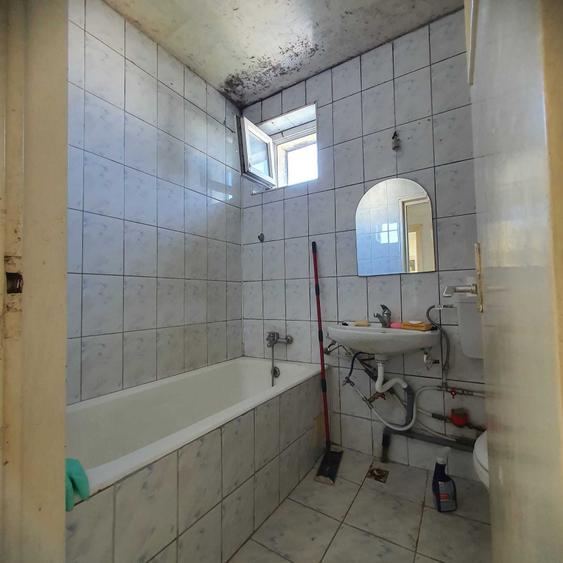 Apartament cu 3 camere semidecomandat în Mihai Bravu