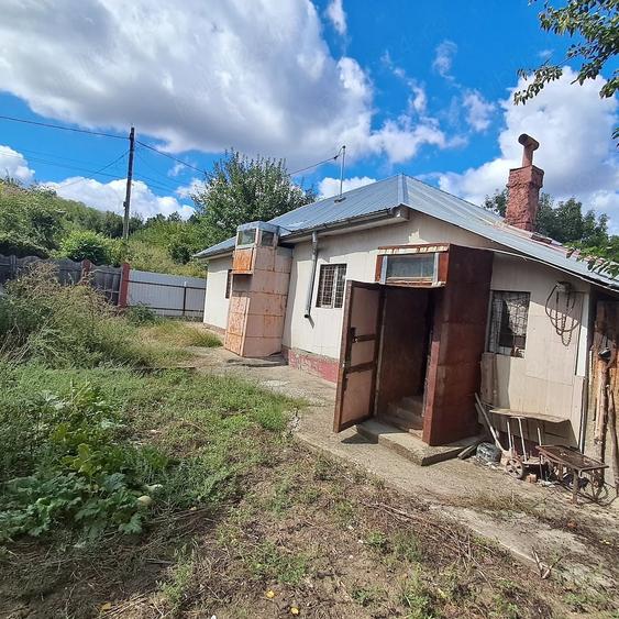 Casă cu 2 camere cu Teren 1000 Mp în Costuleni