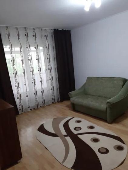 Apartament cu 3 camere semidecomandat în Dacia