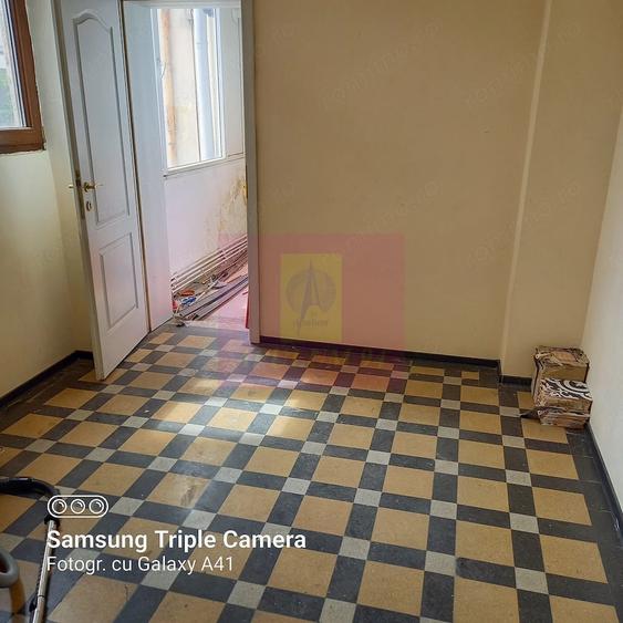 Apartament cu 5 camere semidecomandat în Unirii