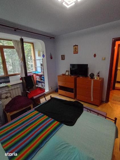 Apartament cu 3 camere decomandat în Drumul Taberei