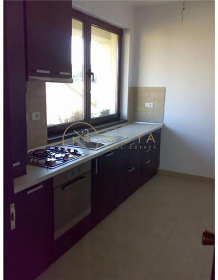 Apartament cu 3 camere decomandat, mobilat în Iancu Nicolae