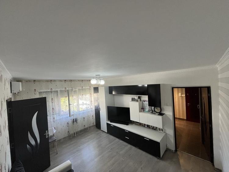 Apartament cu 2 camere decomandat în Exterior Vest