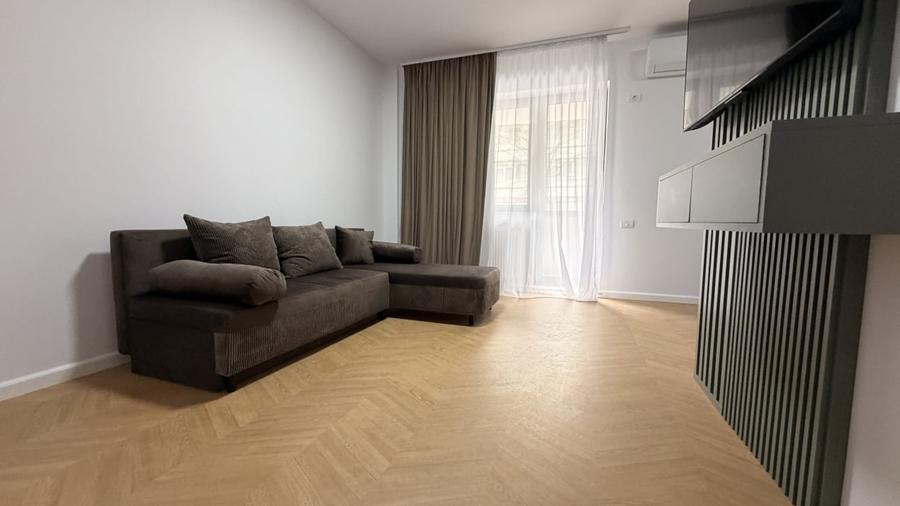 Apartament cu 2 camere semidecomandat, mobilat în City Park Mall