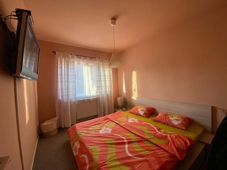 Apartament cu 4 camere decomandat în Petros