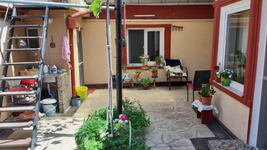 Casă individuală cu 4 camere cu Canalizare în Faleza Nord