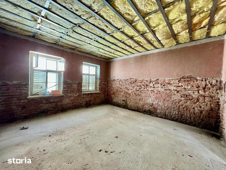 Casă cu 4 camere cu Teren 100 Mp în Central