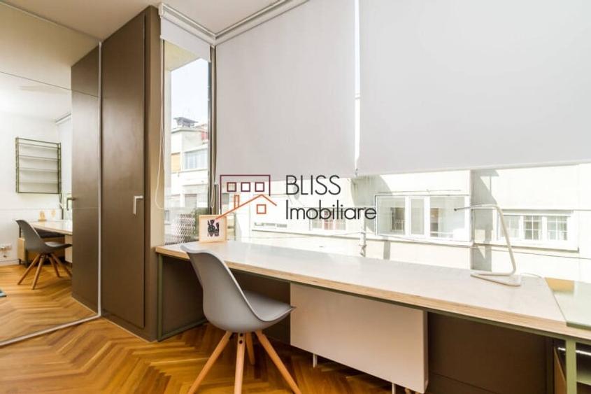 Apartament cu 4 camere decomandat în Victoriei