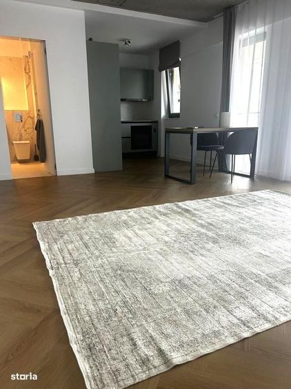 Apartament cu 3 camere decomandat în Barbu Văcărescu
