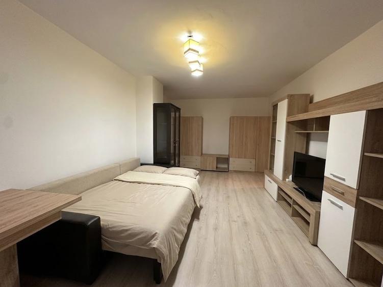 Apartament cu 3 camere semidecomandat în Uzina 2