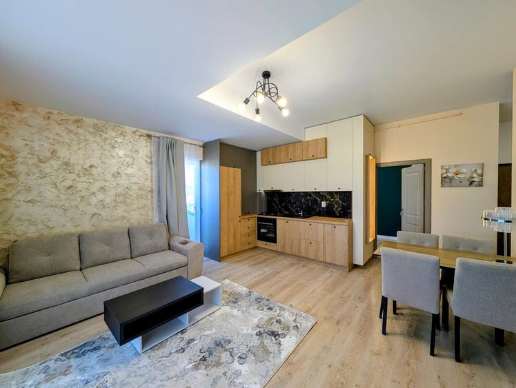 Apartament cu 3 camere semidecomandat în Florești