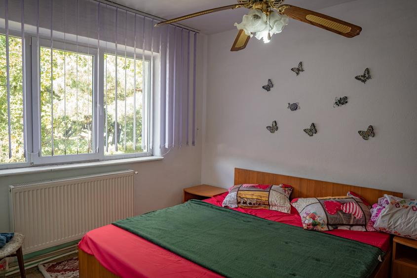 Apartament cu 2 camere semidecomandat în Moinești