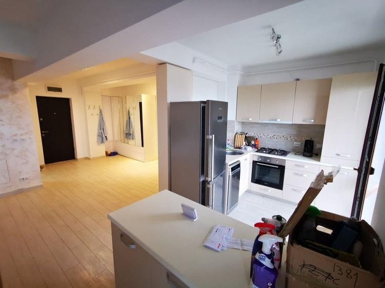 Apartament cu 3 camere semidecomandat în Tudor Vladimirescu