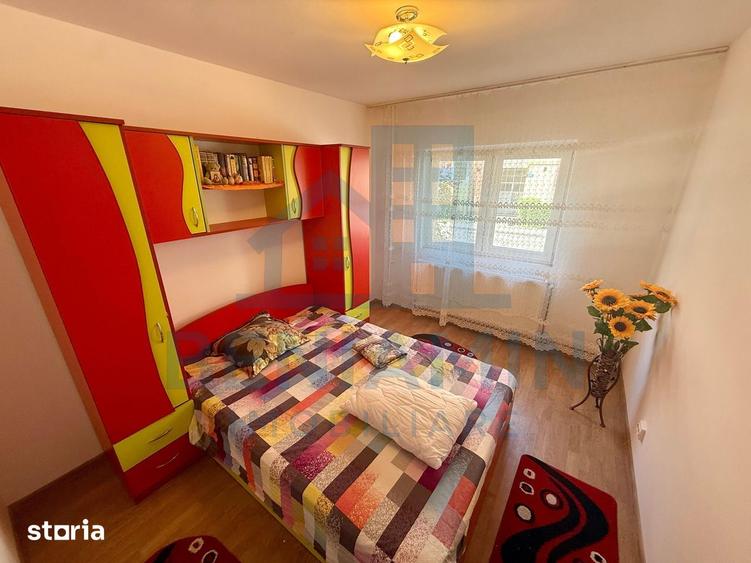 Apartament cu 3 camere decomandat în Craiovița Nouă