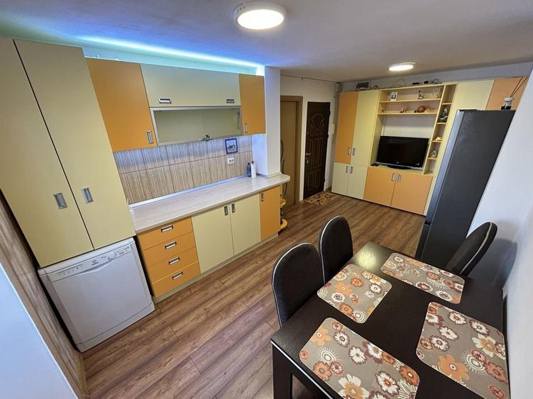 Apartament cu 2 camere decomandat în Girocului