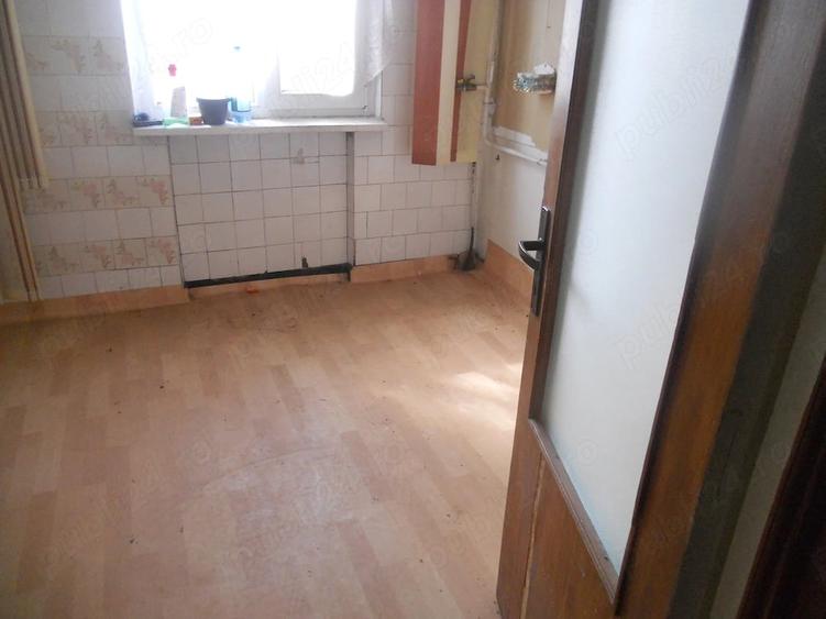 Apartament cu 3 camere decomandat în Dărmănești