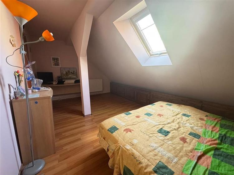 Apartament cu 3 camere decomandat, mobilat în Vasile Aaron