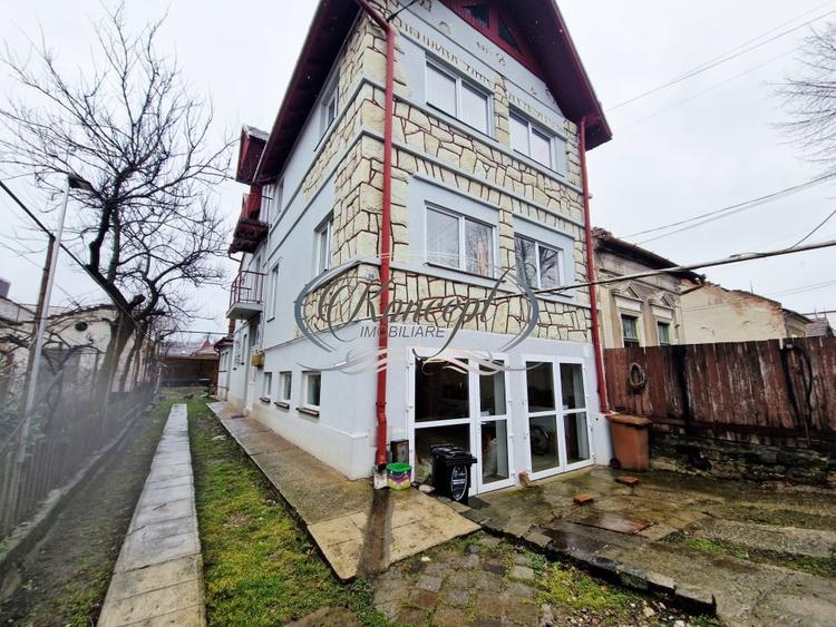 Duplex cu 4 camere cu Canalizare în Mărăști