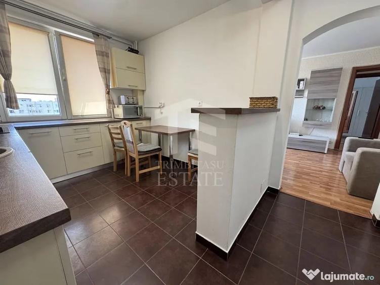 Apartament cu 3 camere semidecomandat în Tei
