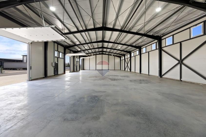 Spațiu industrial, de 570 mp, în Sânleani