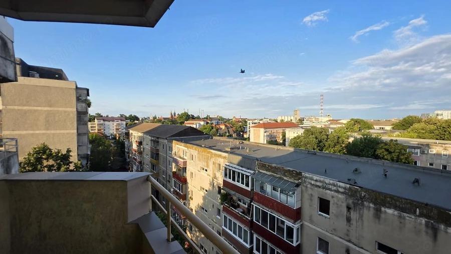 Apartament cu 4 camere decomandat în Complex Studențesc