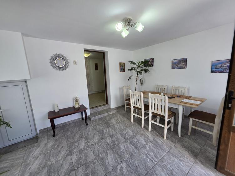 Casă renovată cu 6 camere, teren 557 mp – Berceni, Prahova - 34