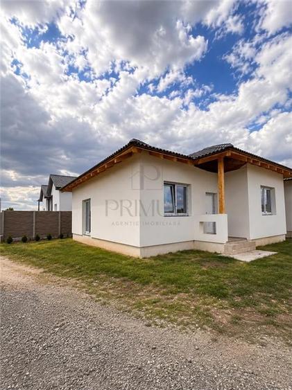 Duplex cu 3 camere cu Canalizare în Moșnița Nouă