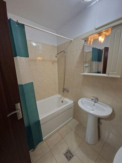 Apartament cu 3 camere decomandat, mobilat în Drumul Taberei