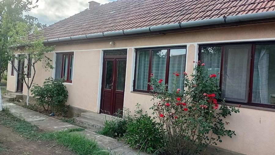 Casă cu 5 camere cu Teren 375 Mp în Central