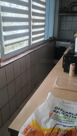 Apartament cu 2 camere semidecomandat în Craiovița Nouă