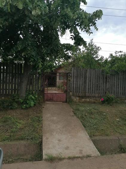 Casă cu 4 camere cu Teren 1000 Mp în Zorești