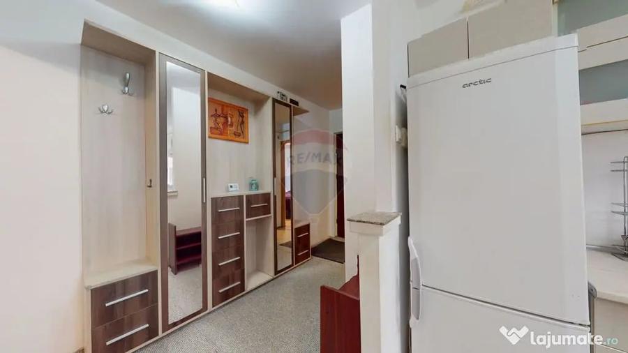 Apartament cu 3 camere semidecomandat în Centrul Istoric
