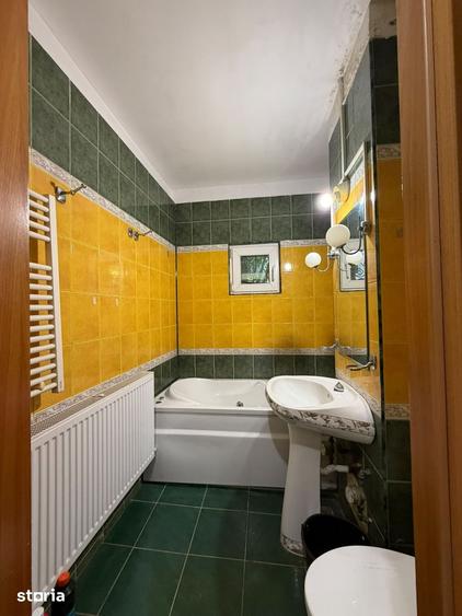 Apartament cu 3 camere decomandat în Tei