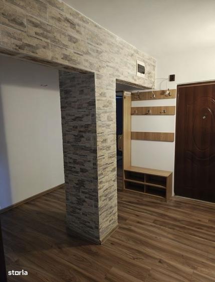 Apartament cu 4 camere decomandat în Micro 16