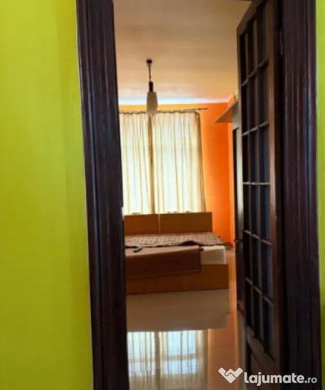 Casă cu 8 camere cu Teren 502 Mp în Castelul Peleș