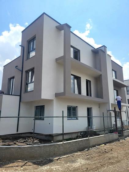 Casă cu Teren 210 Mp în Central