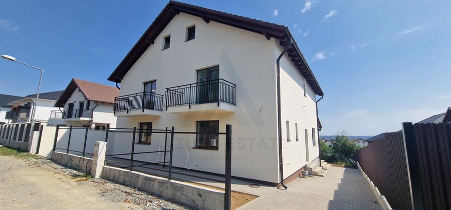 Duplex cu 4 camere cu Canalizare în Sud-Est