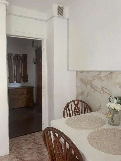 Apartament cu 3 camere decomandat în Girocului